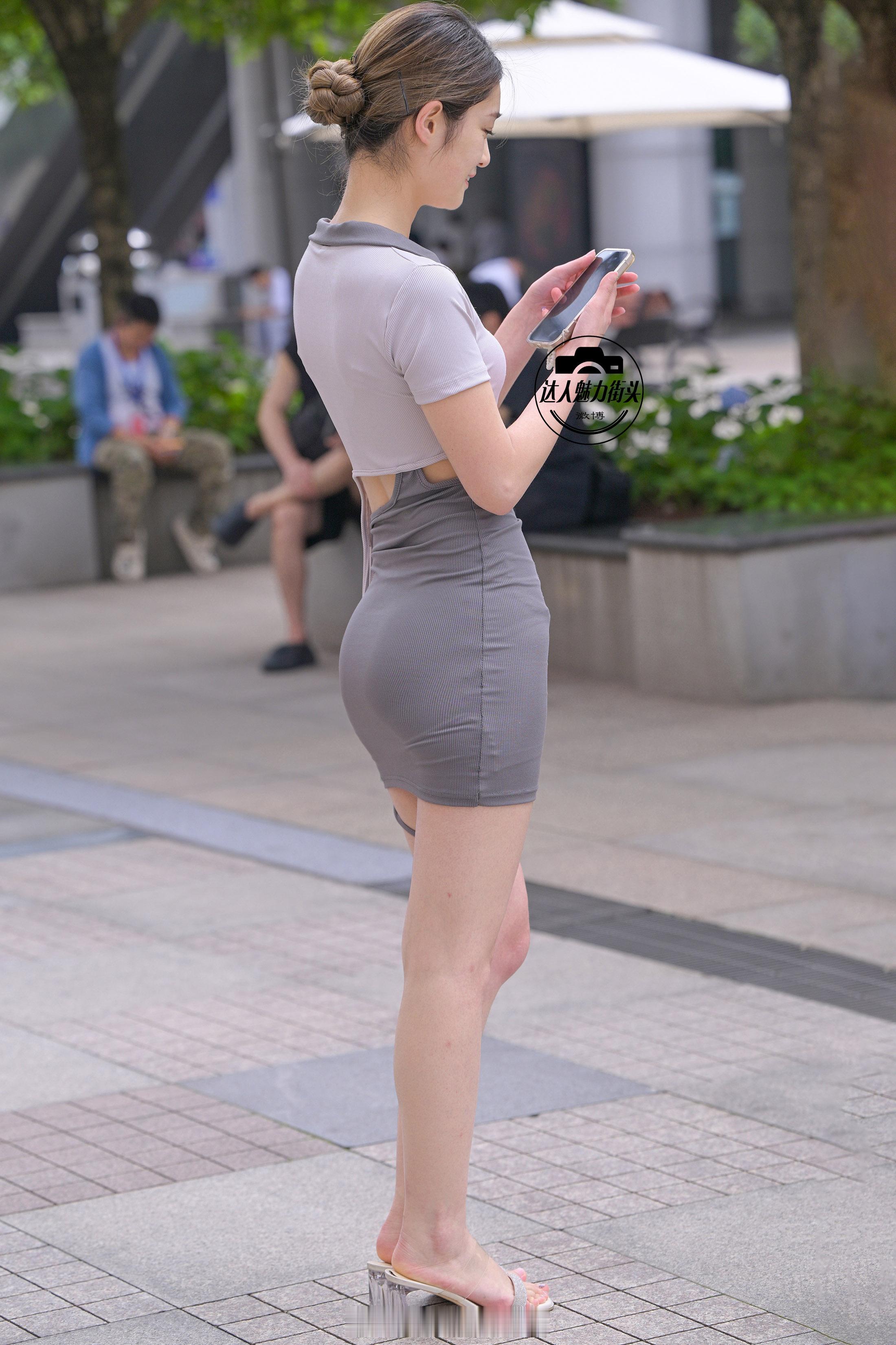 【SC597】远处的道路两旁，各种树木的叶子也纷纷的.穿上了深绿色的衣服，而且长