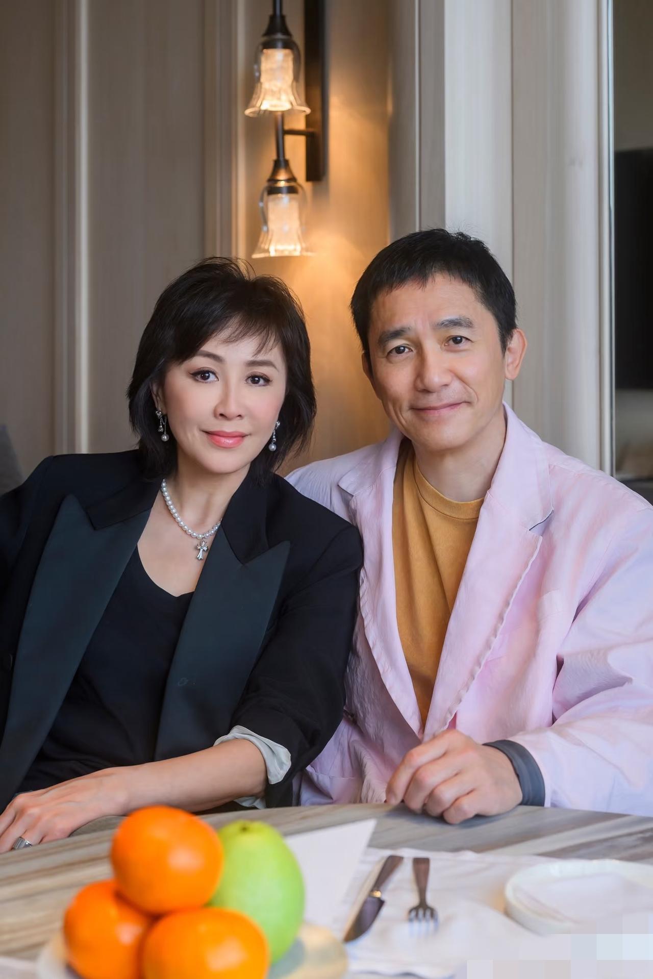 4月14日，刘嘉玲与梁朝伟过二人世界，在中国香港中环的一家顶级酒店内，私密性很好