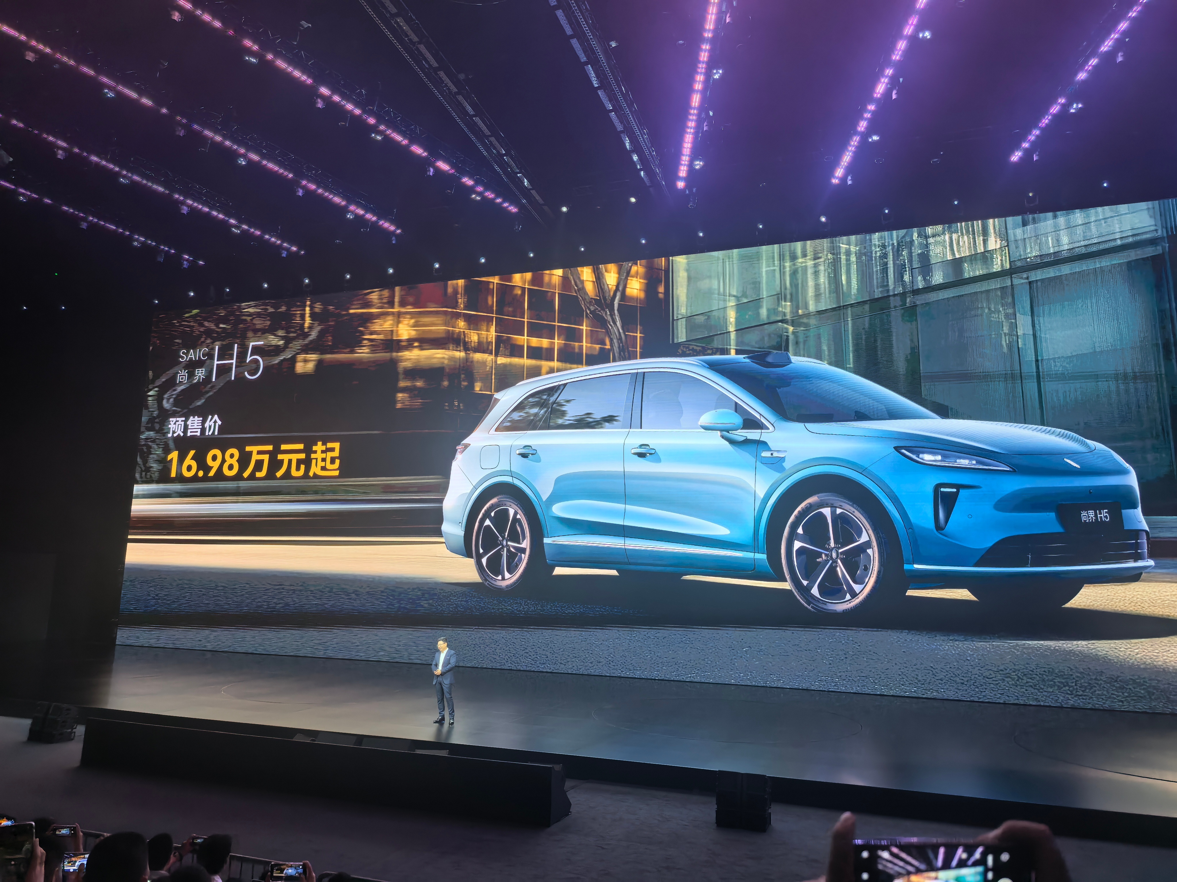 尚界 H5 预售价：16.98 万起。 这是最便宜的华系车了。 ​​​
