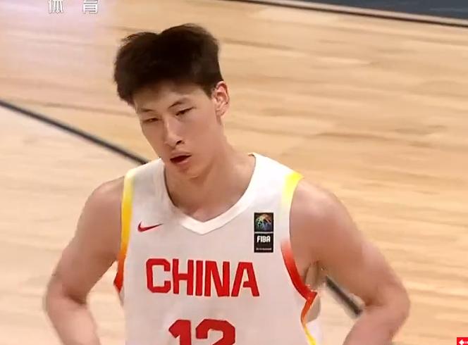 耐克篮球峰会 ！世界队半场43：42美国队，郇斯楠半场0出手！

北京时间4月1