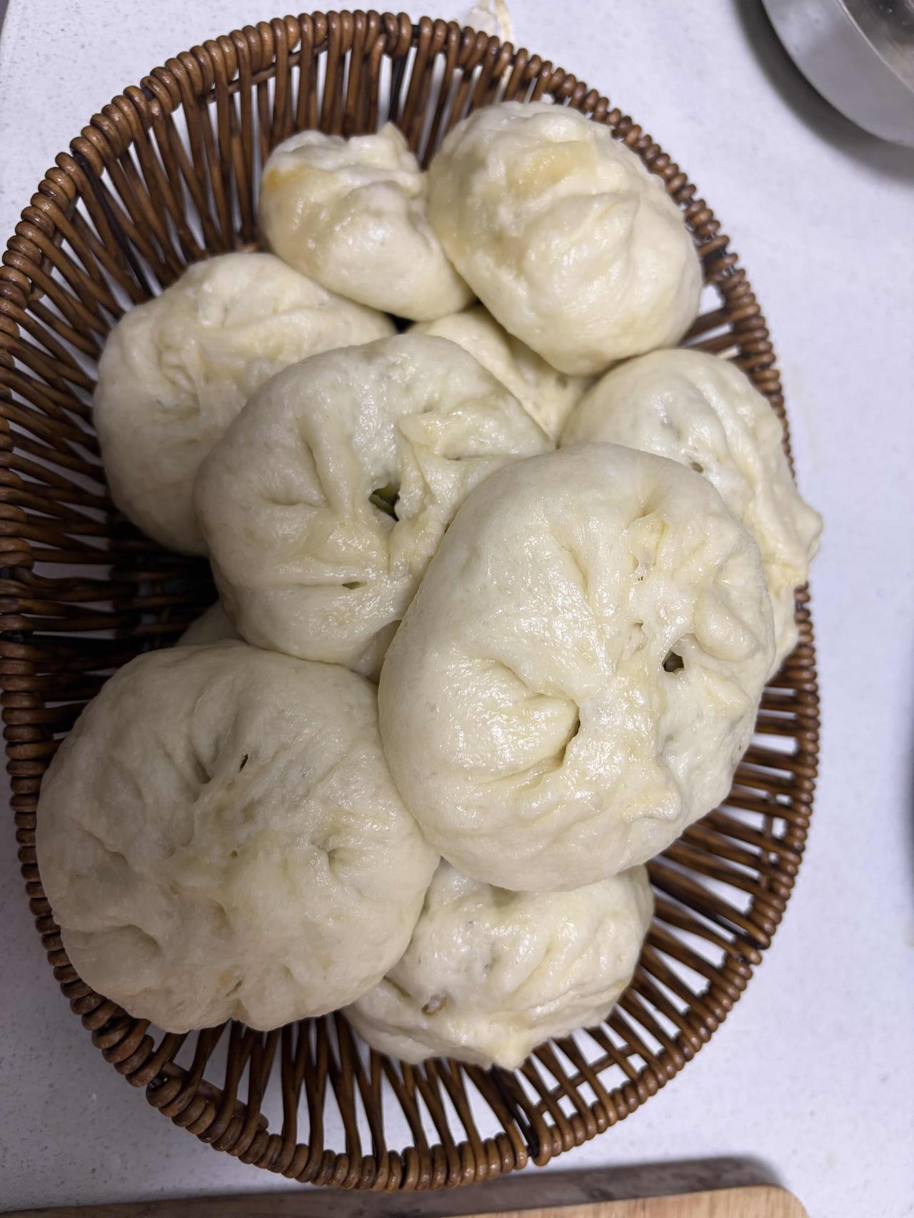 第一次包包子
还是大肉馅儿的包子
结果很成功
完美的一次尝试之后
才发现，每个人