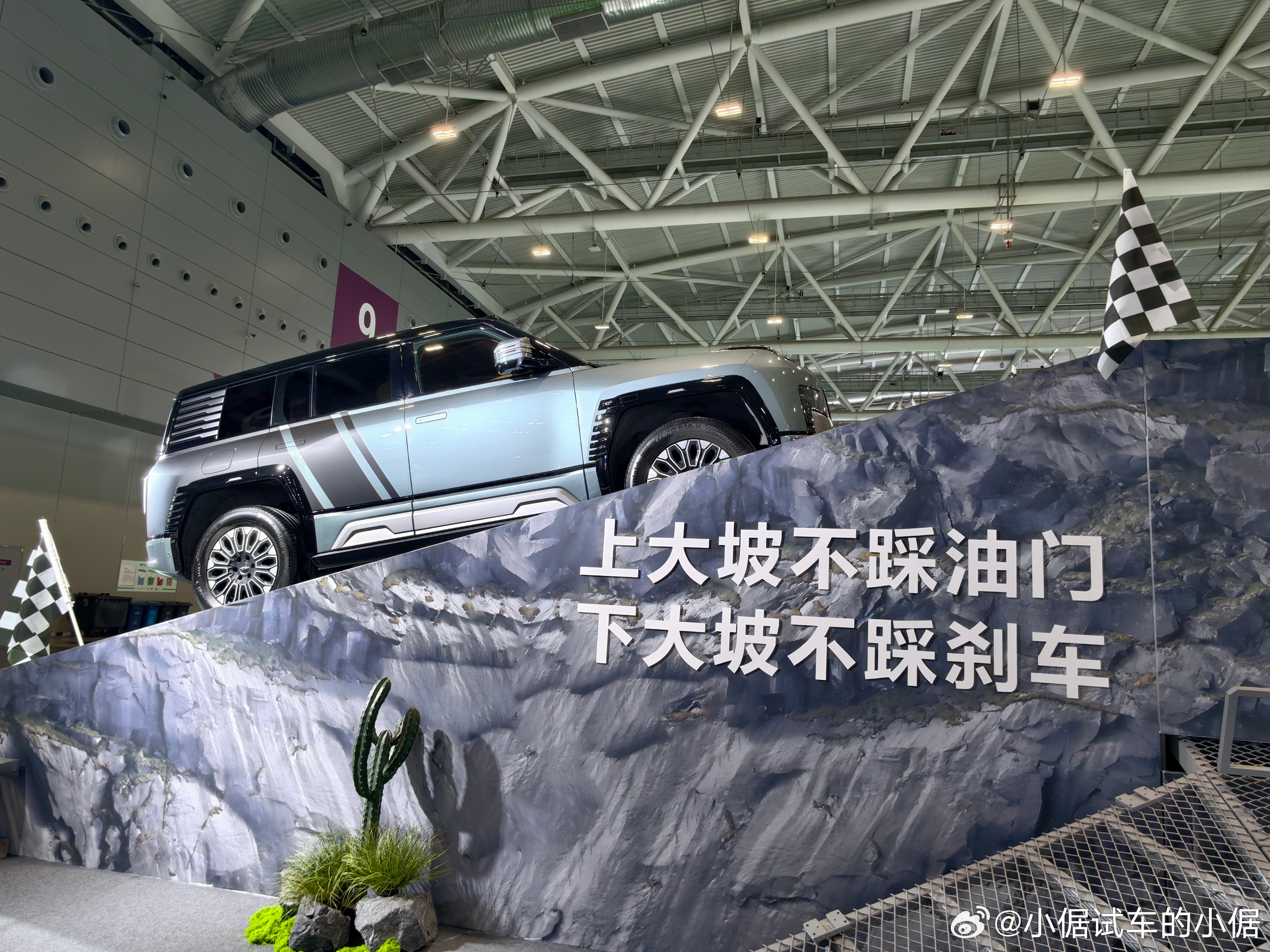 其实说起仰望U8，这台车除了最核心的易四方，还有很多故事可以讲，譬如应急浮水功能