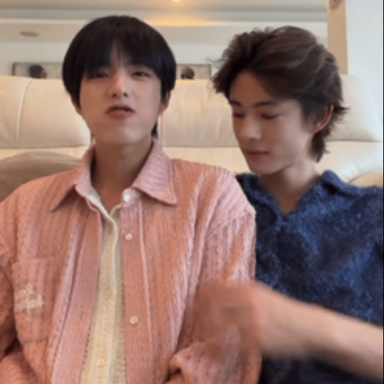 男孩子摸起来。 ​​​