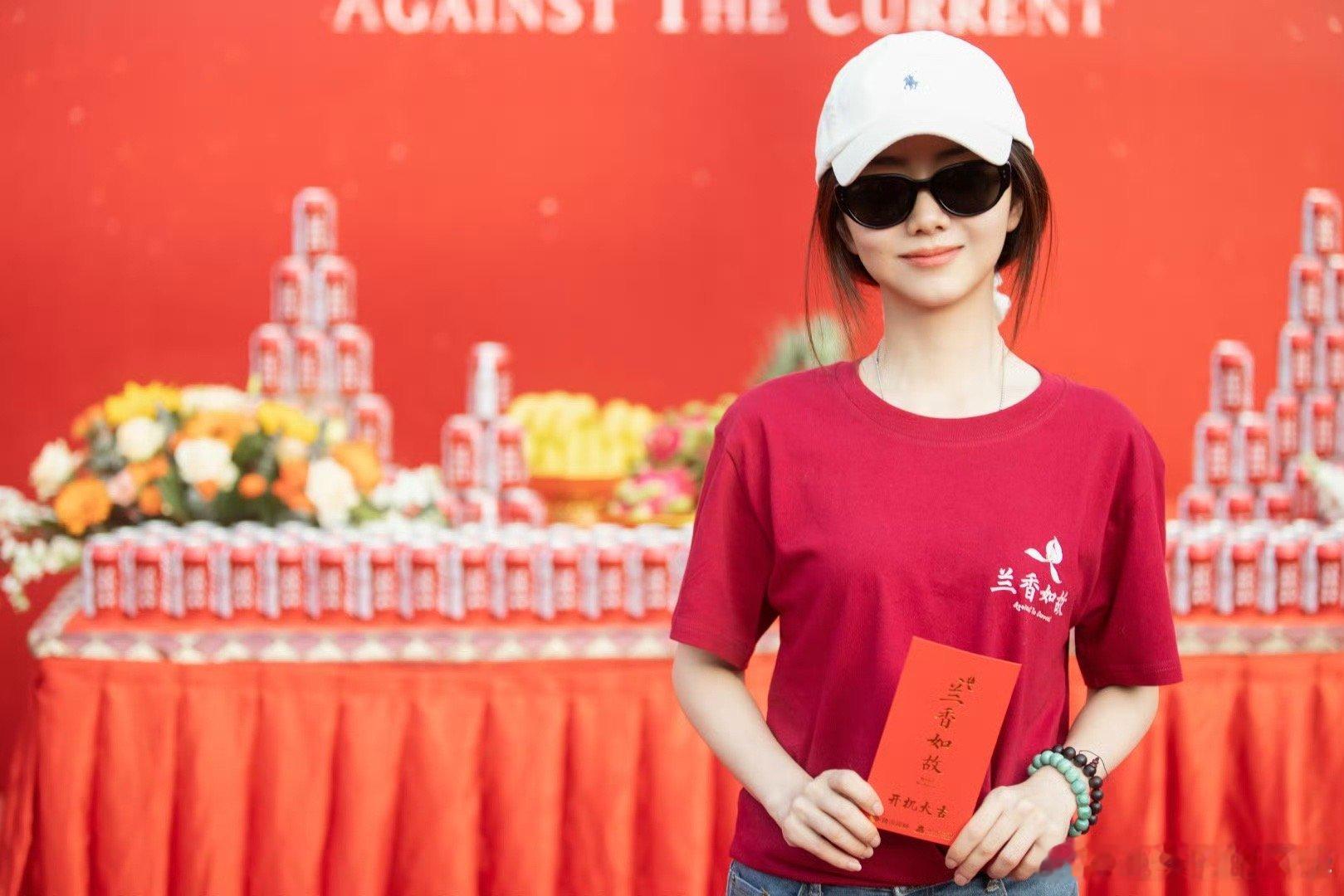 谭松韵刚出组一月又进新组 娱乐圈“勤劳小蜜蜂”非谭松韵莫属！前作杀青的余热未散，