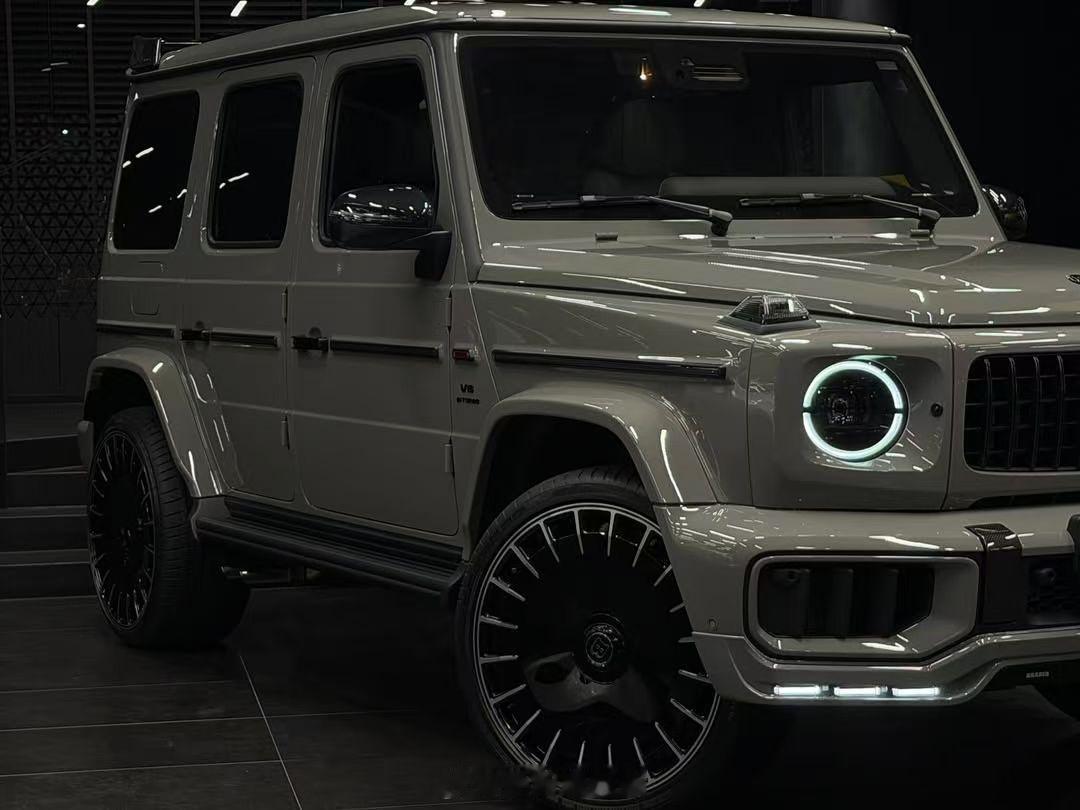 奔驰G63巴博斯带日行灯的前唇套件 