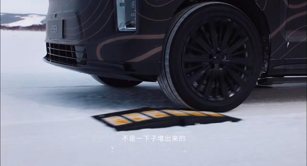 蔚来ES9与姚明开启了品牌合作 大姚的大体格搭配ES9的超大空间这波天然契合ES