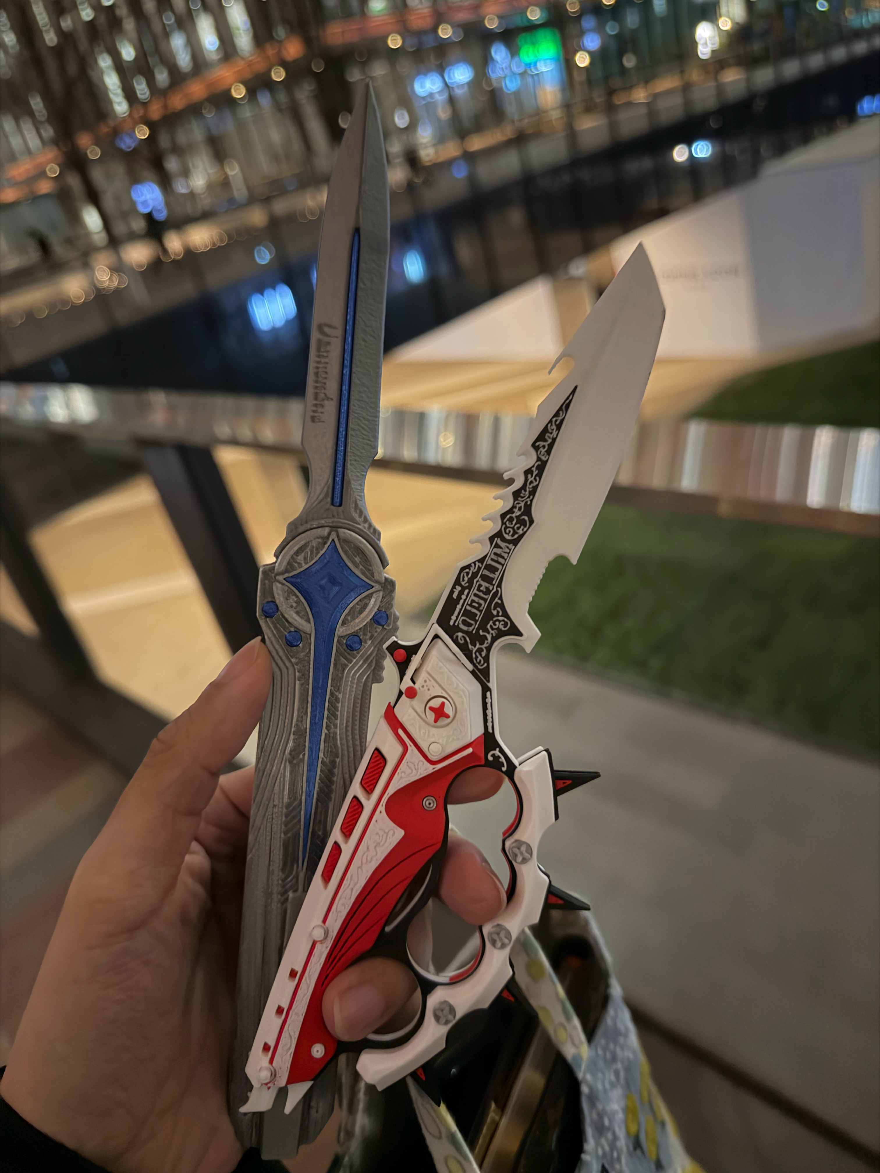 下班了，下班之前和某位前部门同事接头，交易一下↓ 