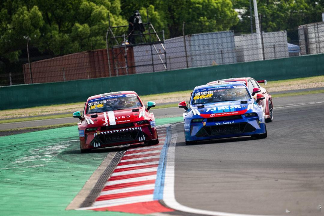 售价140万的最贵领克首批交付领克赛车的故事虽然没有张雪那么传奇但实打实深耕赛事