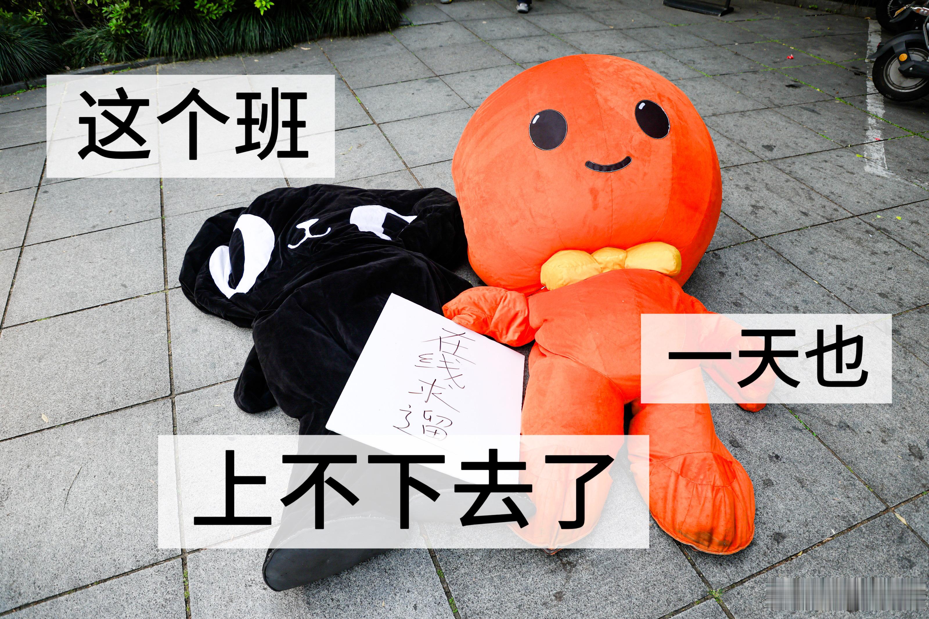 杭州六一街头惊现遛崽显眼包淘宝六一开遛淘宝六一卖崽天猫618谁懂啊！抽象玉米车+