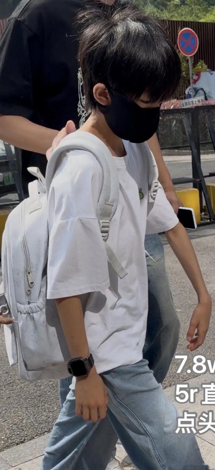TF家族夏季运动会的最新路透显示，TF五代如今已经全员标配电话手表了。TF五代还