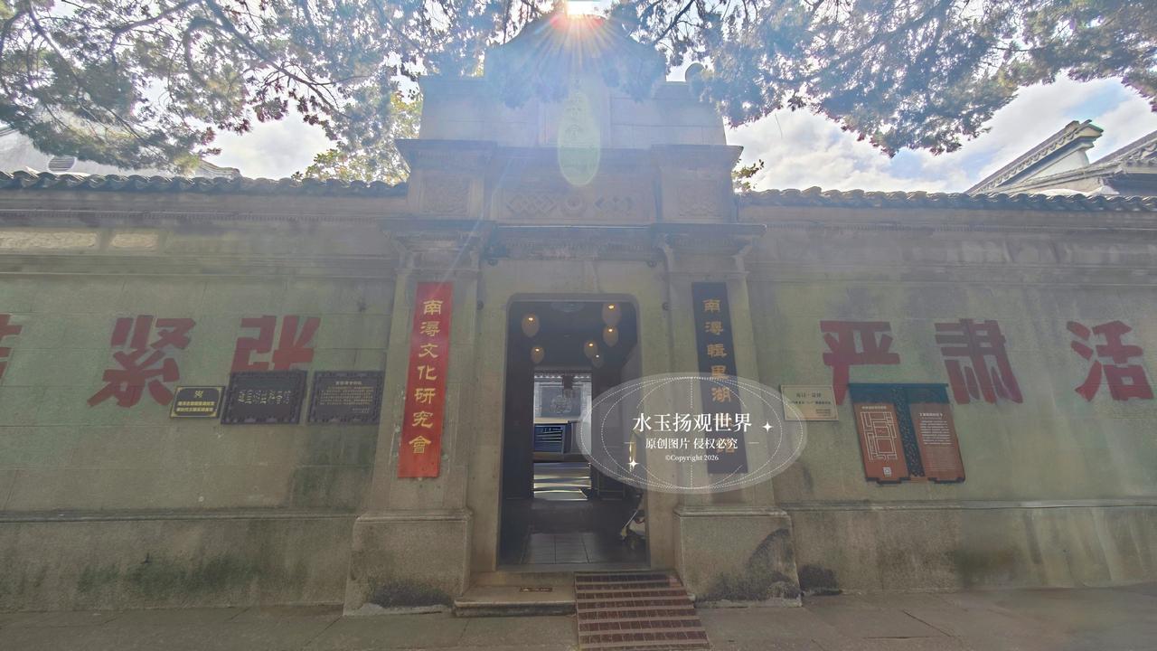 逛南浔古镇，很多人直奔百间楼拍照，却容易错过辑里湖丝馆。老实说，这不是一个靠风景