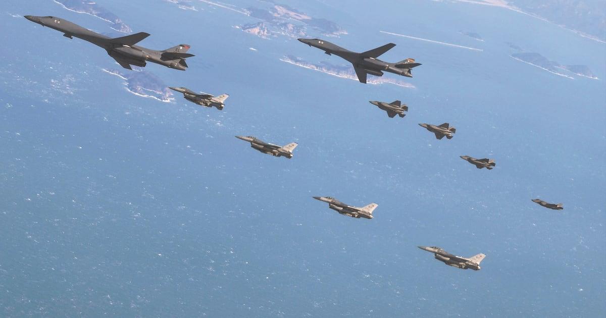 突发新闻——美中战斗机在朝鲜半岛附近黄海国际水域上空发生空中对峙。
 
驻韩美军