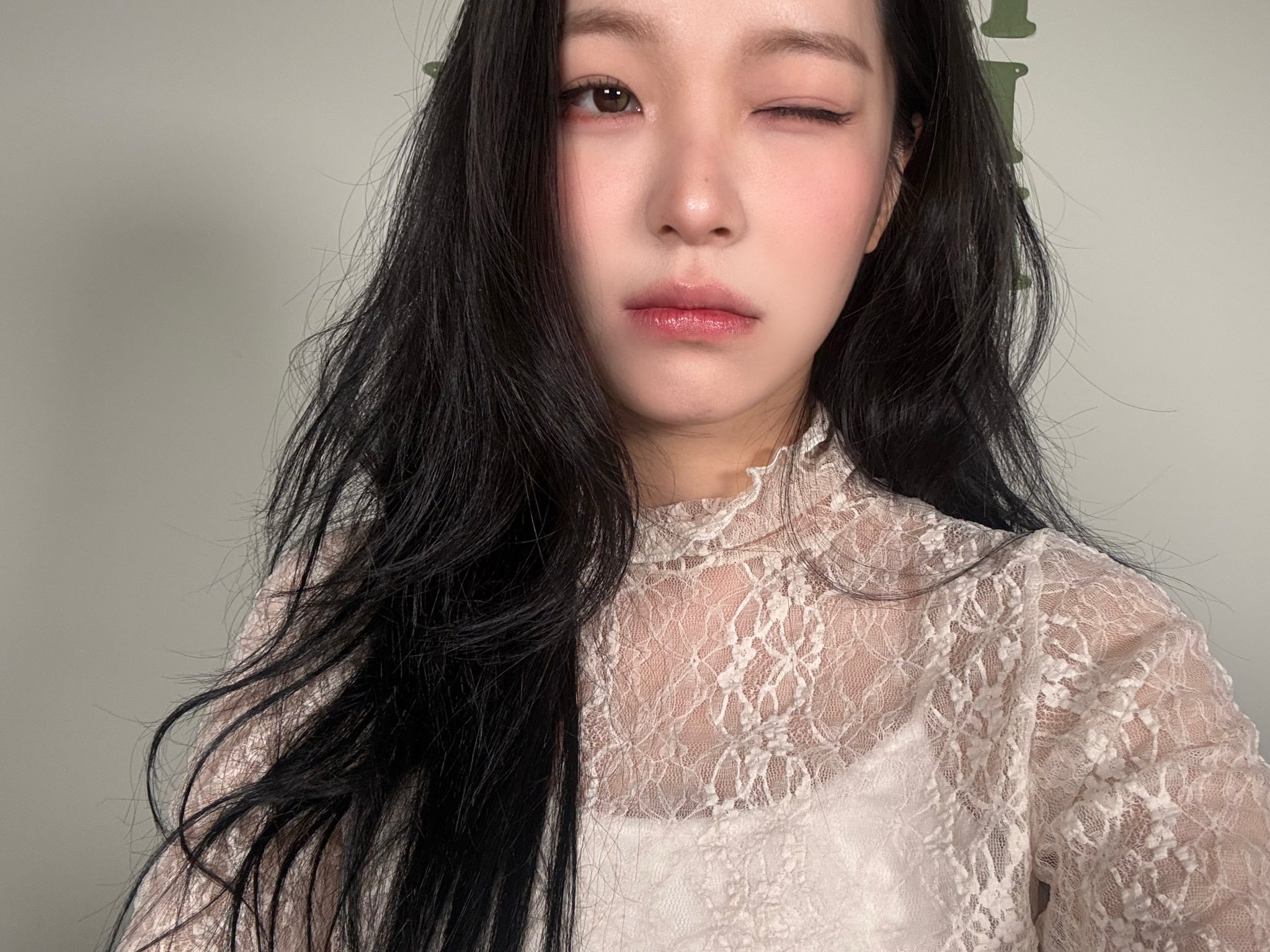 260417 fromis_9 Jiheon白知宪 🎂🍀 