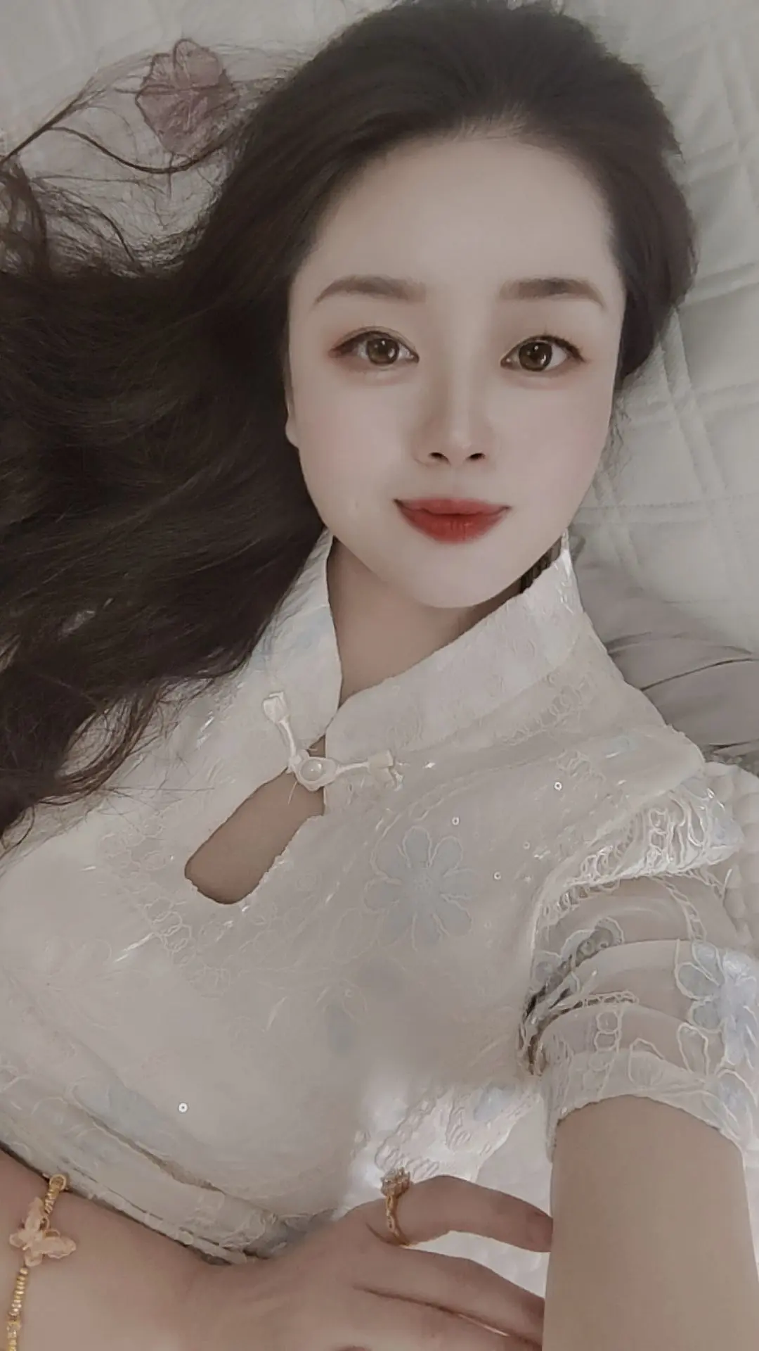 为什么人都不珍惜对自己好的人呢？人不会记得，翻山越岭来见自己的人。他只...