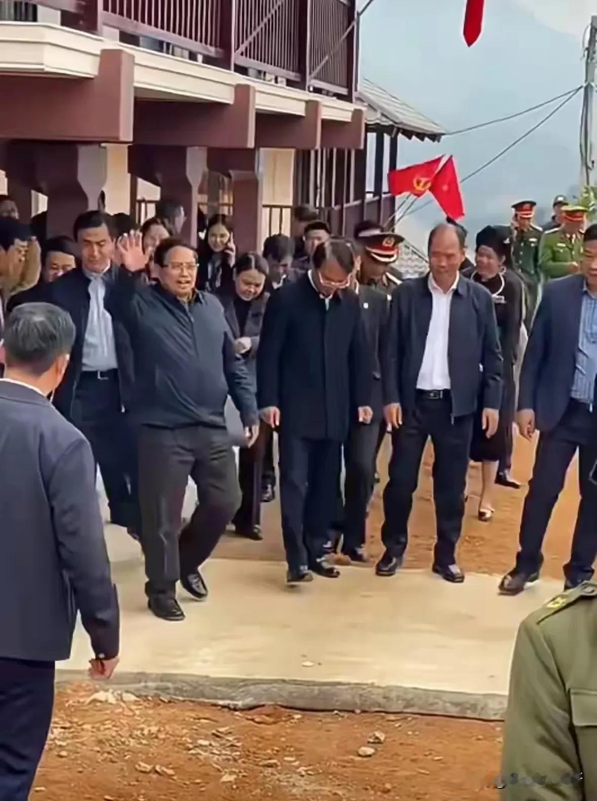越南也都是行政夹克啊？