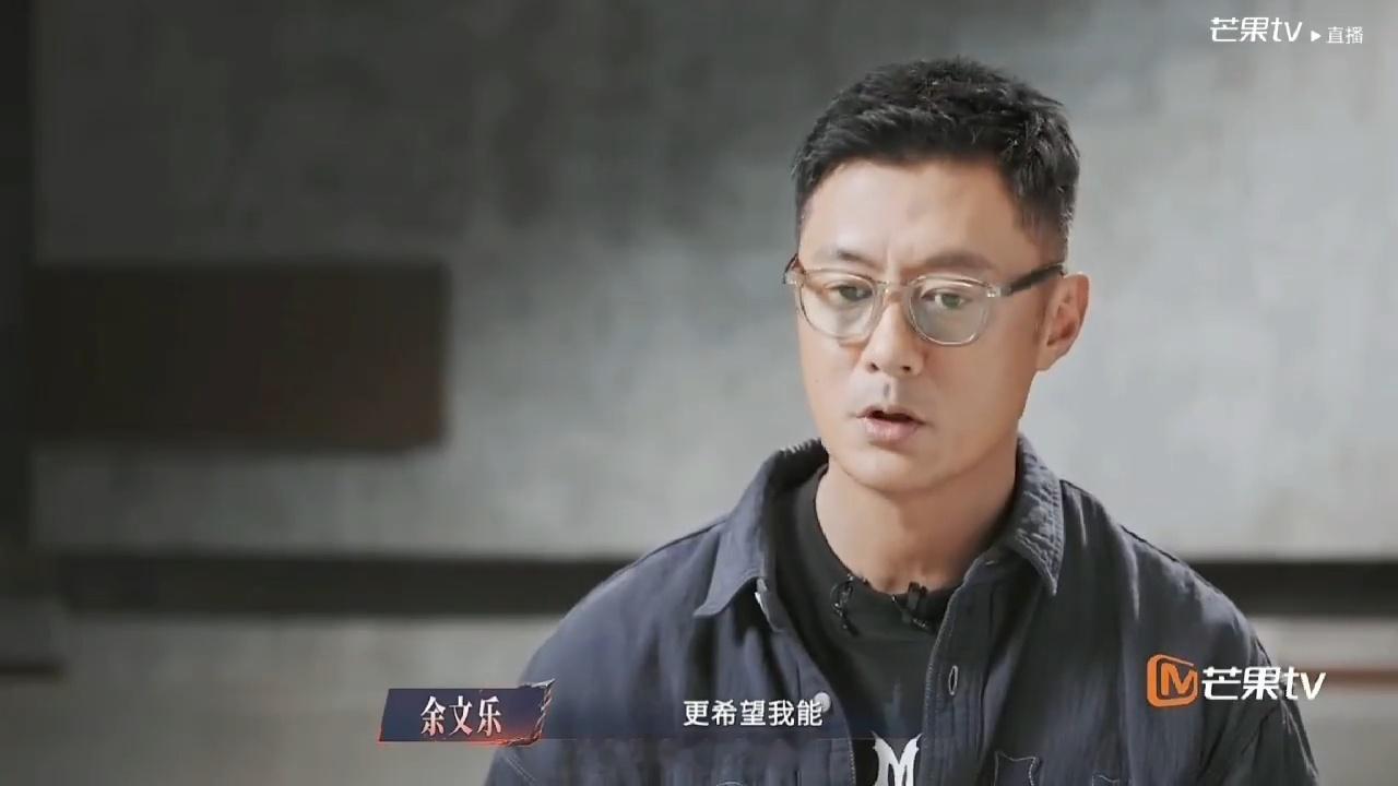余文乐忙内的忙是忙碌的忙披荆斩棘直播披荆斩棘直播的欢乐瞬间，手心手背小游戏过后，