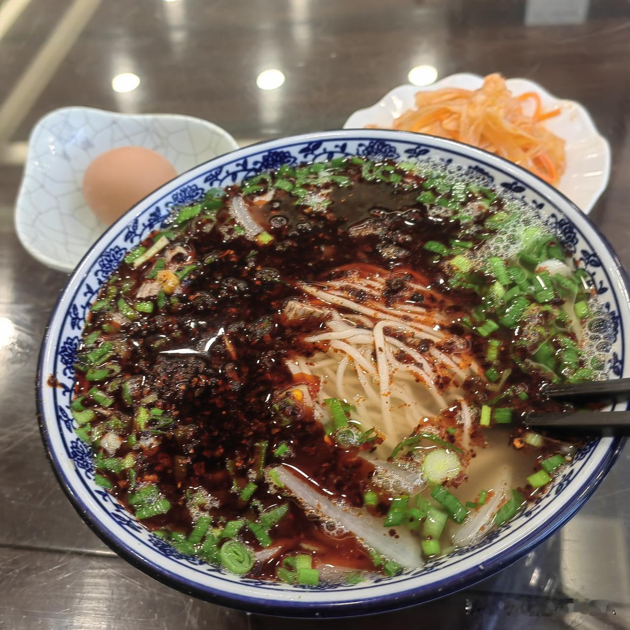 早上4点多就醒了，因为减肥一直在饿着，

饿的胃空荡荡的，所以4点多就被饿醒了，