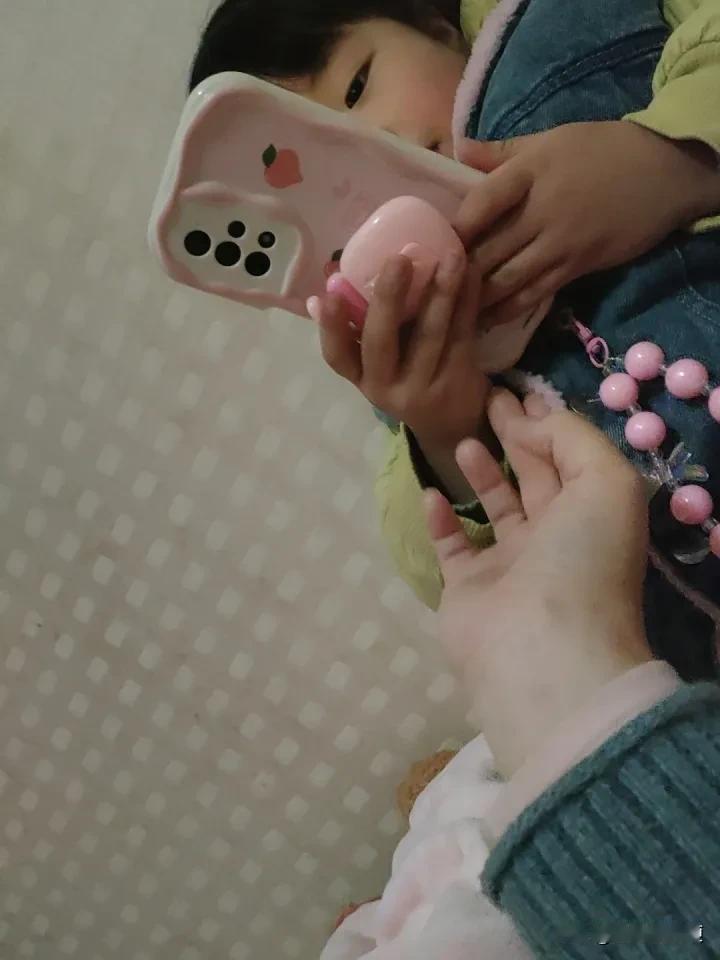 学校放假了，闹钟也关闭了 
一觉睡到自然醒，[我想静静]
但是整个人也颓废了 ，