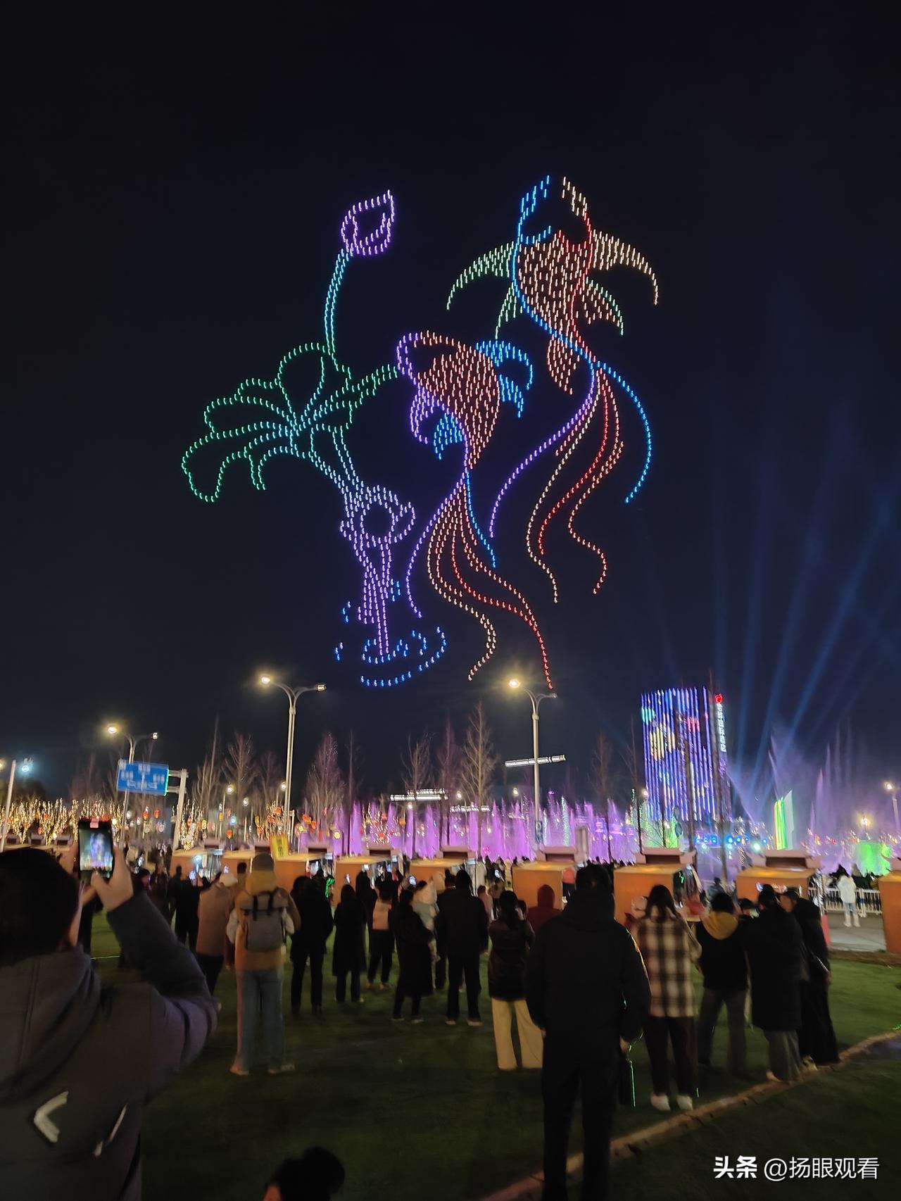 3月7号晚的扬州东站，直接被1500架无人机美到失语🌌
 
生态科技新城的春夜