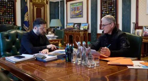 乌克兰总统泽连斯基被特朗普一顿“教育”之后，开始把“枪口”对准中俄关系上，企图用