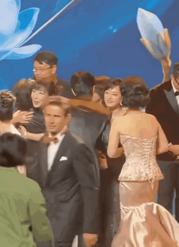 孙俪对肖战说：后面有，后面再战～ 
这就是我们的心声吧，没有什么太难受的感觉。因