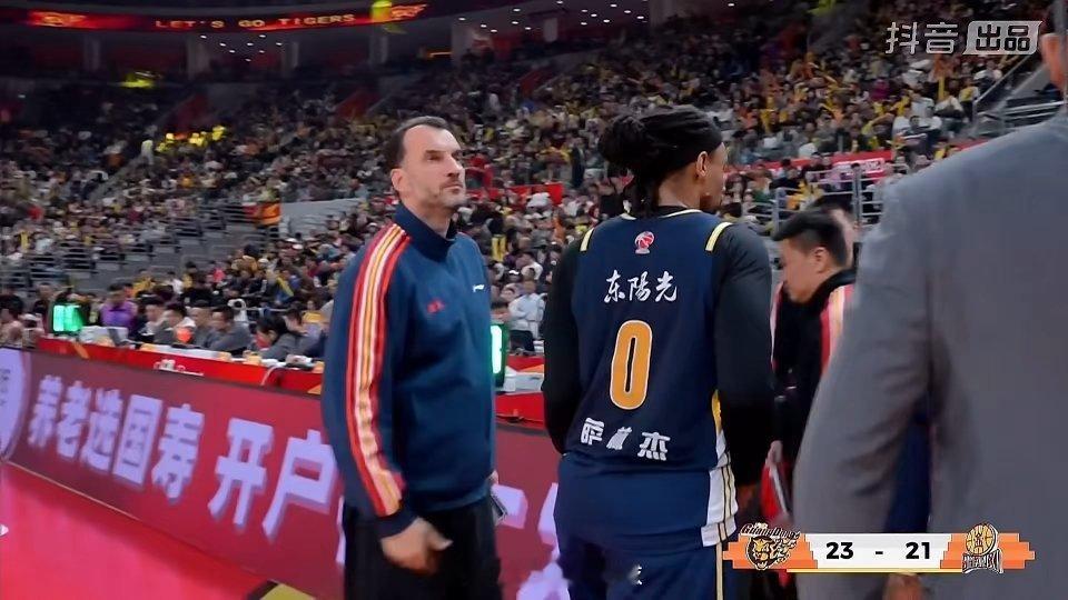 广东男篮vs山西男篮老毛病！领先就不会打球了