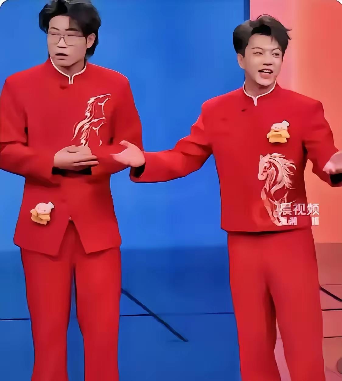 今天温故了一下昨天的春晚，这俩又春晚了。他俩有一句没一句的吹，我是有一句没一句的