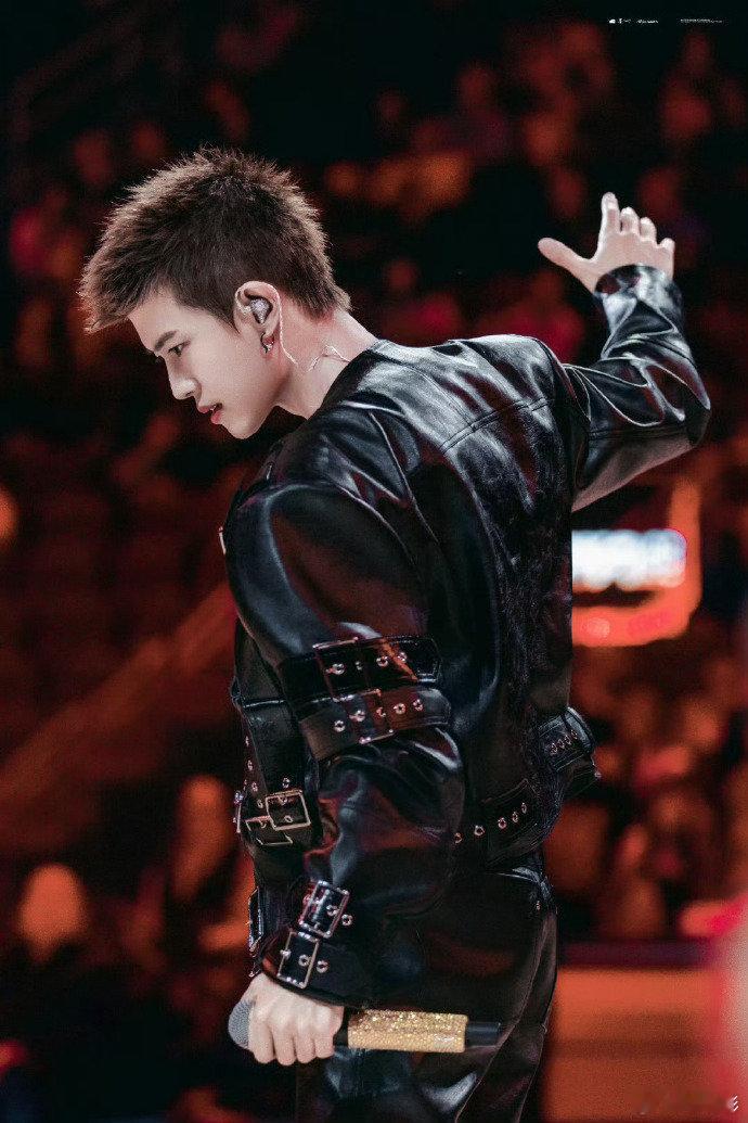 任嘉伦人在纽约但中国胃出国再久也改不了一口中餐，任嘉伦这反应简直是我本人。 