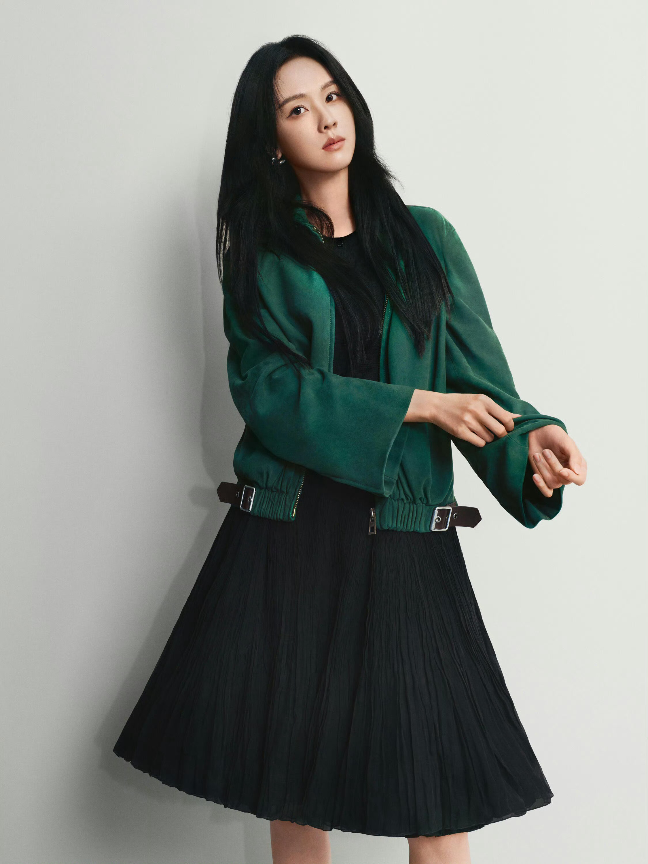 LOEWE 罗意威欣然宣布中国演员 成为全新 LOEWE 罗意威品牌大使。她凭借