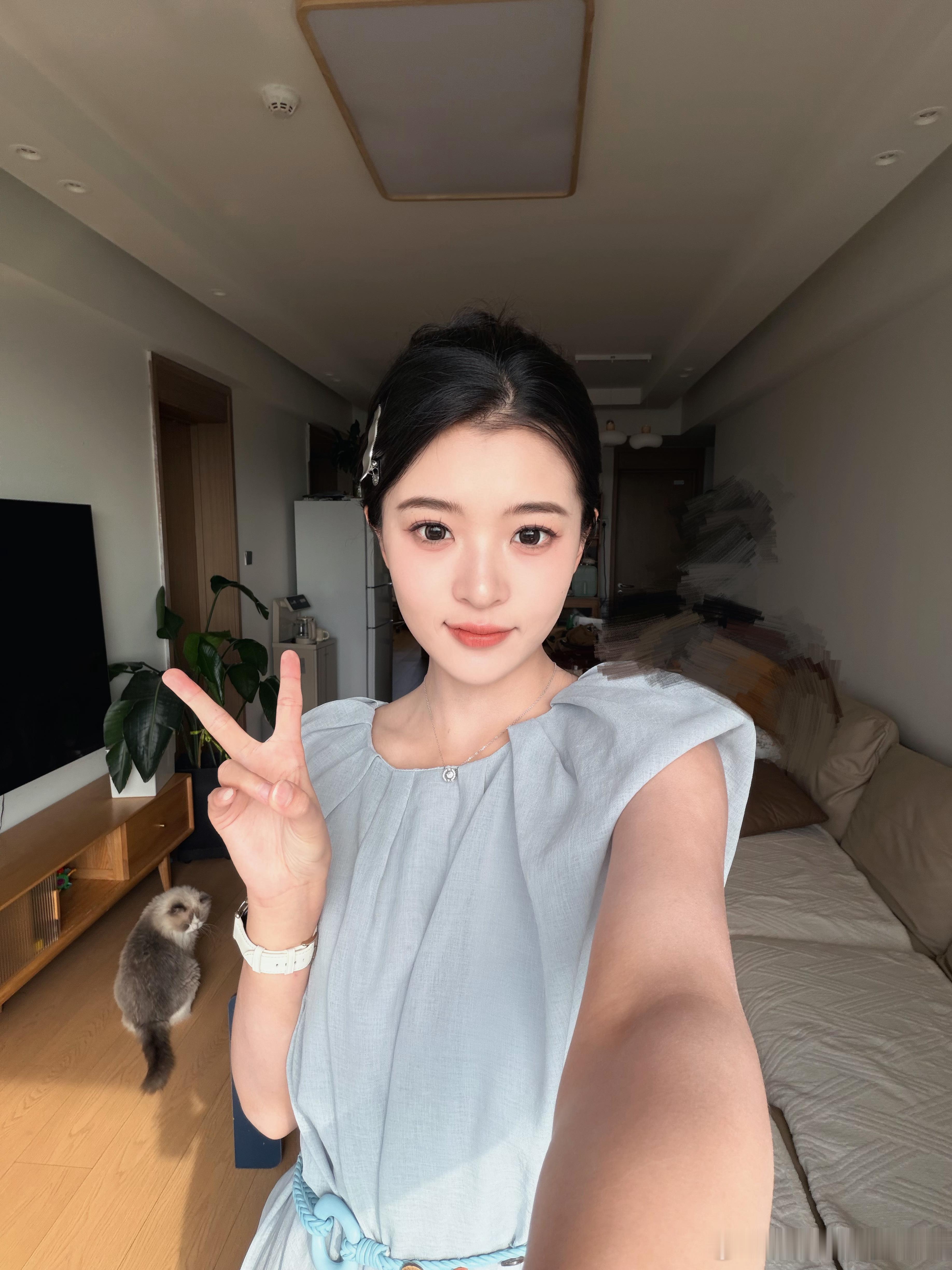 周末好，俺还在加班💼评论抽20个粉丝红包，明天开奖！[送花花]   ​​​