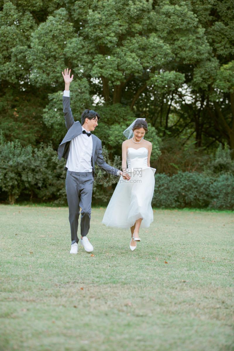 重逢恩人泪崩
冒牌货反转被打脸
 
三天后，慕沉渊站在南方小城的花店门口，目光死