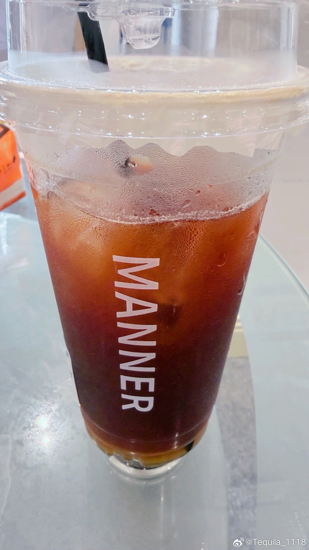 买manner送的杯子，颜色好鲜艳啊。 