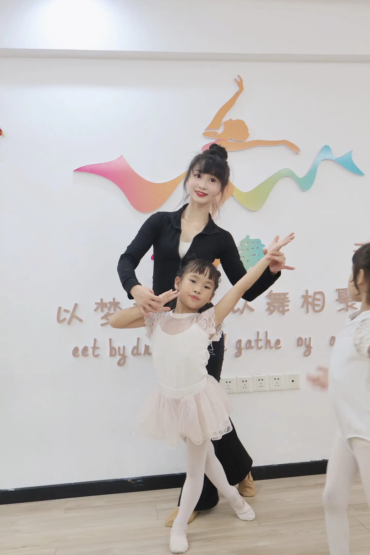 我偏要一条路走到黑，然后在灯火阑珊的尽头熠熠生飞。