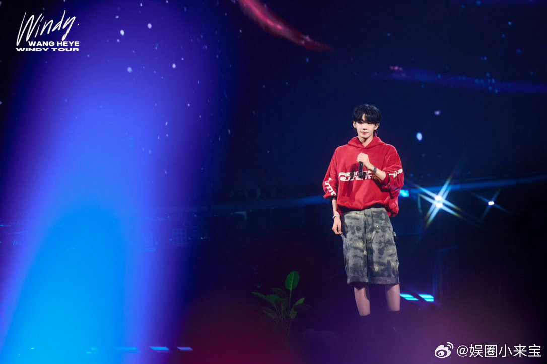 耳帝夸赞王赫野舞台耳帝说王赫野有点小惊喜🤩专业乐评人耳帝点名夸赞，王赫野披哥舞