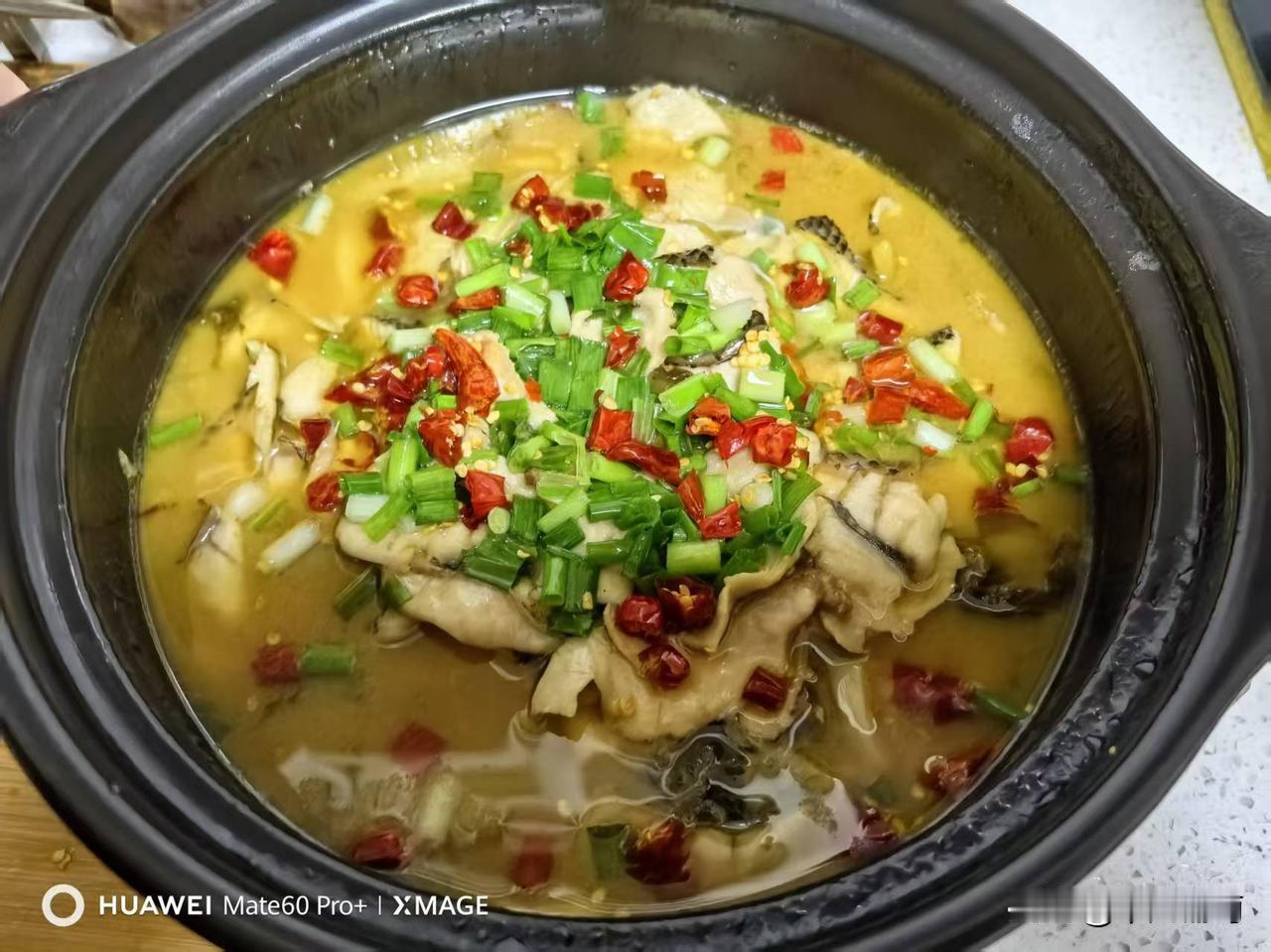 自己烧的酸菜鱼，味道不错，孩子也夸我做的好吃的[笑哭]