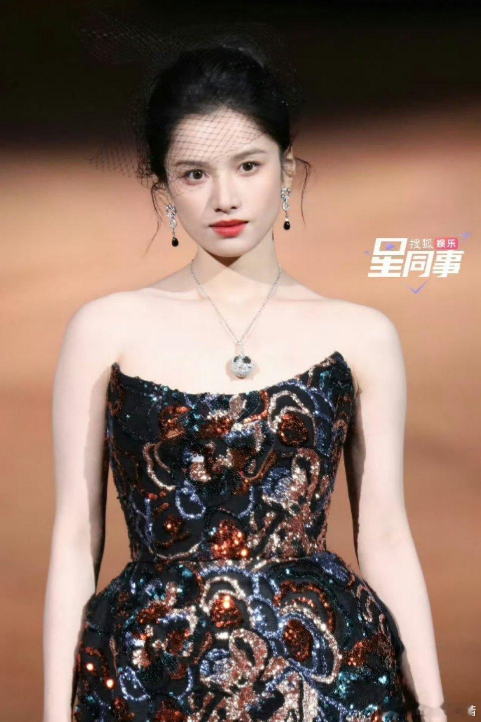 张婧仪确认出席白玉兰她去干啥？藏海传最没存在感的就是女主了，这颜值呃 