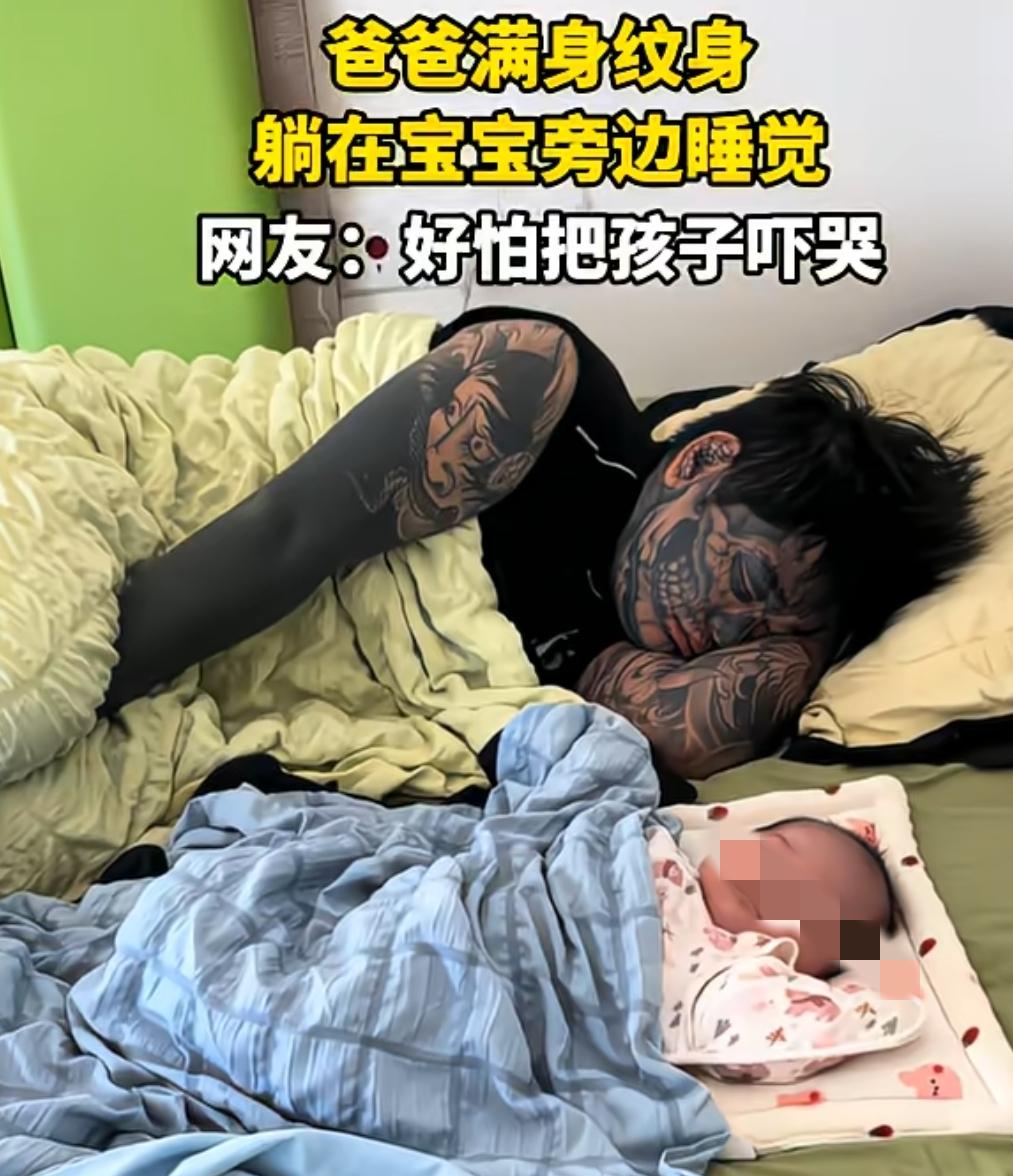 真是牛，男子纹身不光纹身上，还上脸了，密密麻麻的，五官都看不清了，看着蛮吓人的。