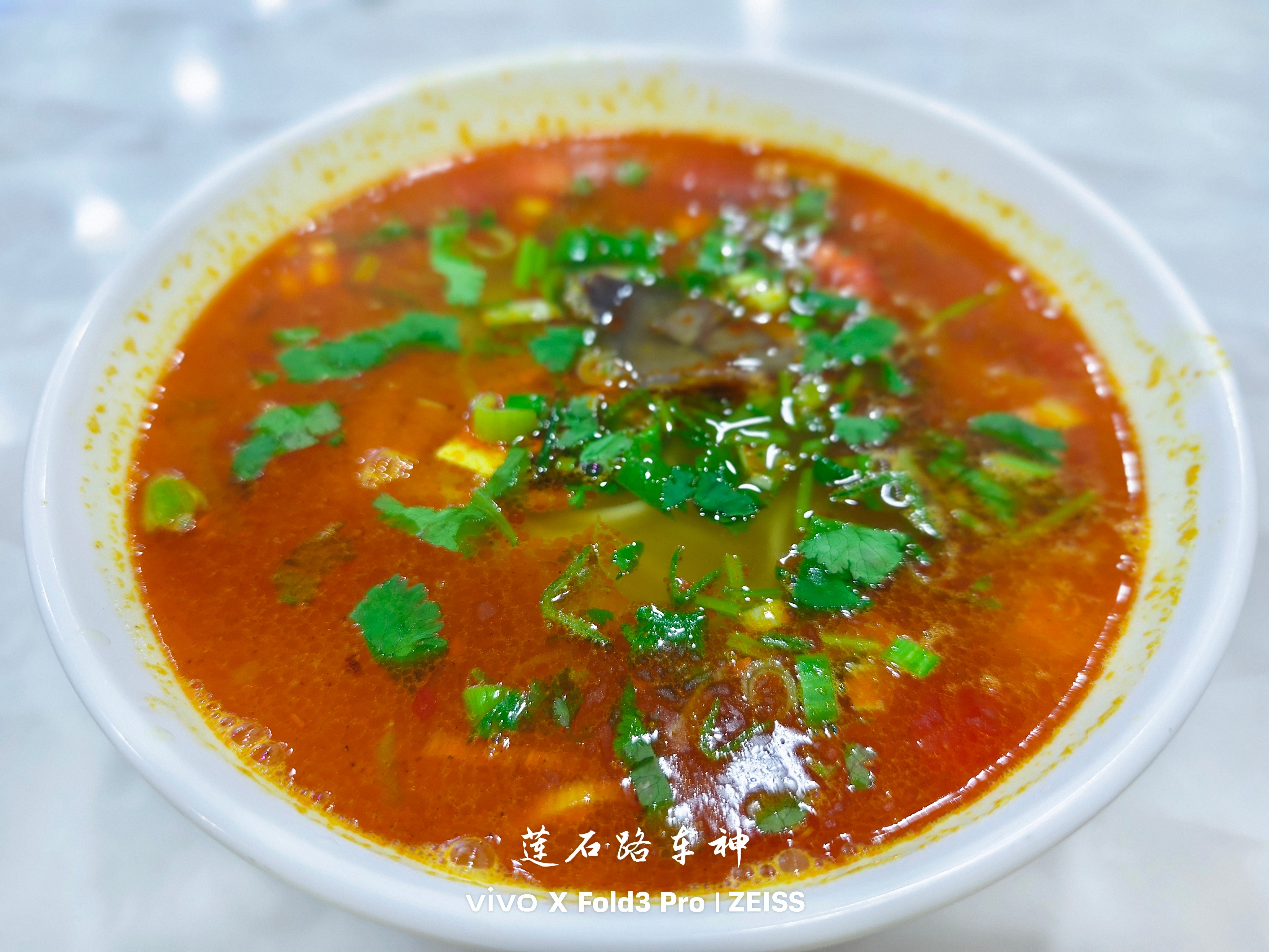 到银川先来一碗6块钱的牛肉面，放豆腐的还是头一次见，味道我还是更喜欢兰州的[坏笑