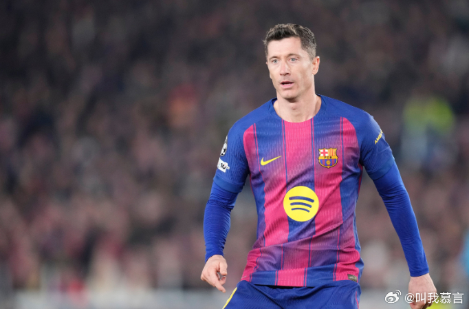 据西班牙《世界体育报》报道，尤文图斯对巴萨前锋莱万多夫斯基感兴趣，但这位波兰老将