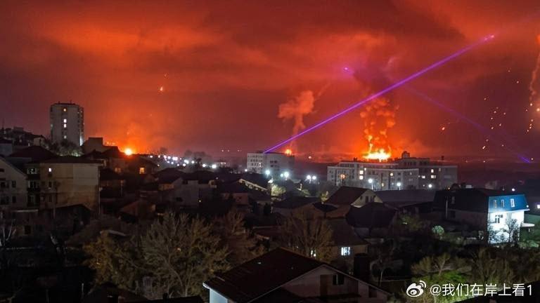 夜间乌克兰对俄罗斯新罗西斯克发动大规模无人机袭击，袭击了俄罗斯主要的黑海石油出口