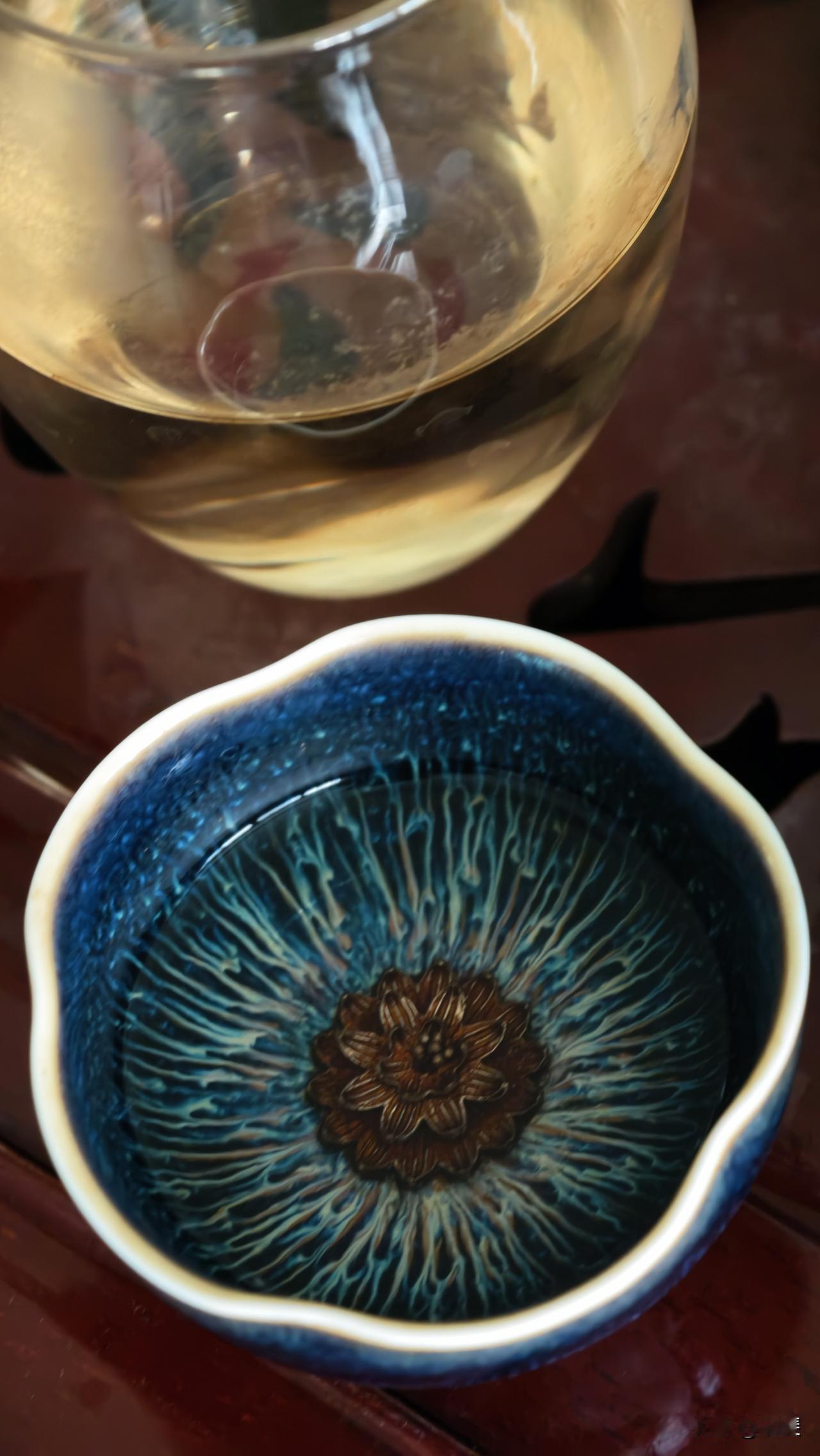 品盏饮茶，悠然。