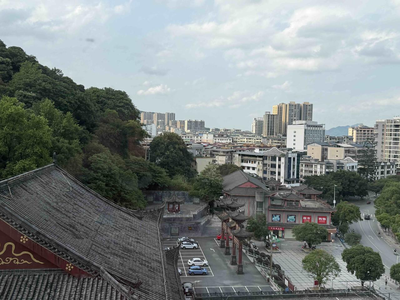 平生第一次来桂林北站，被桂林人感动了，桂林北站乘客人非常热情有爱心，在桂林北站的