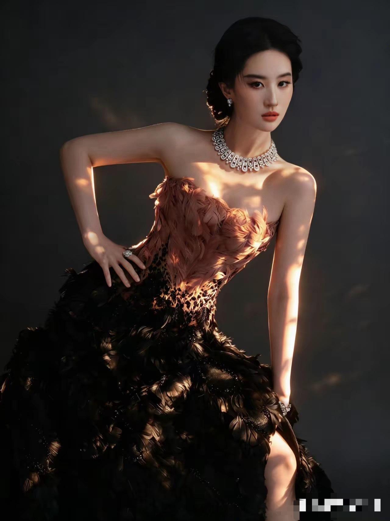 刘亦菲压轴 刘亦菲凤凰神女造型亮相盛典，一出场直接惊艳全场，不少网友直呼神女下凡