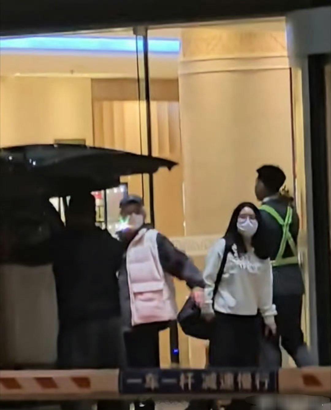 胡先煦《十日终焉》杀青了，就拍一天我天呢，小胡都杀青了…怪不得那天开机就他一个带