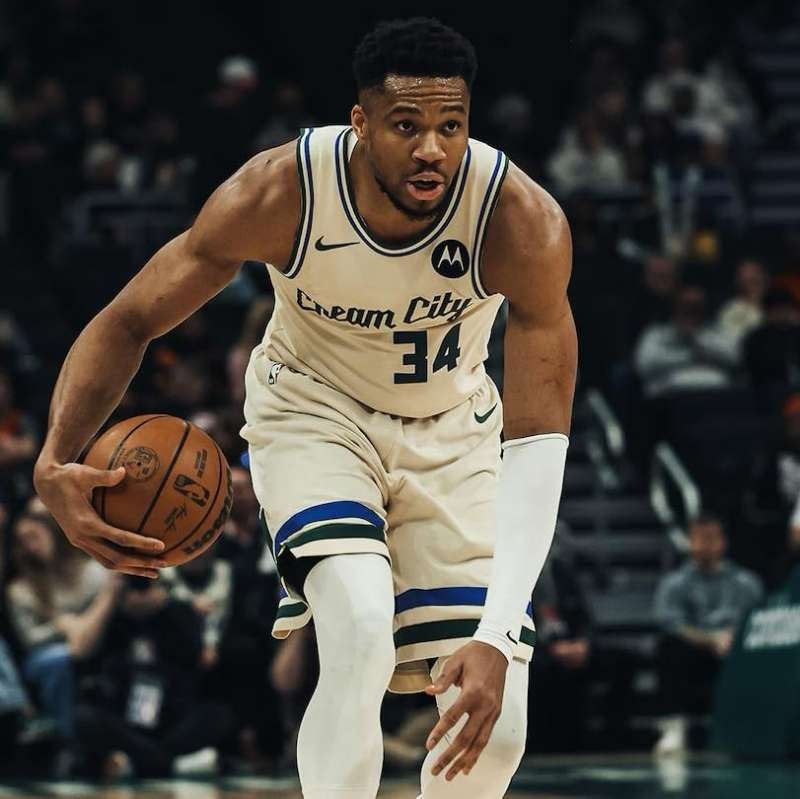 近来深陷各种场外风波的字母哥在谈到自己对球队的期望时，他表示自己的决定将建立在赢