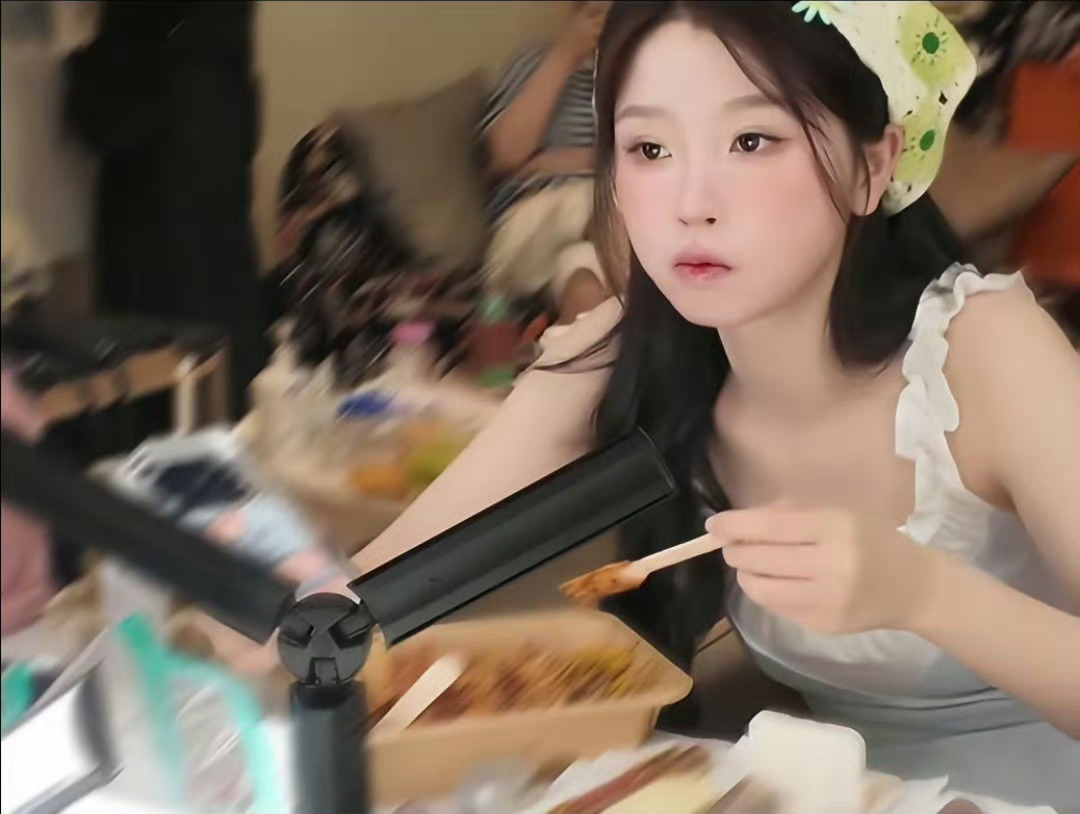 是谁啊 没见过内娱来新人了吗 ​​​