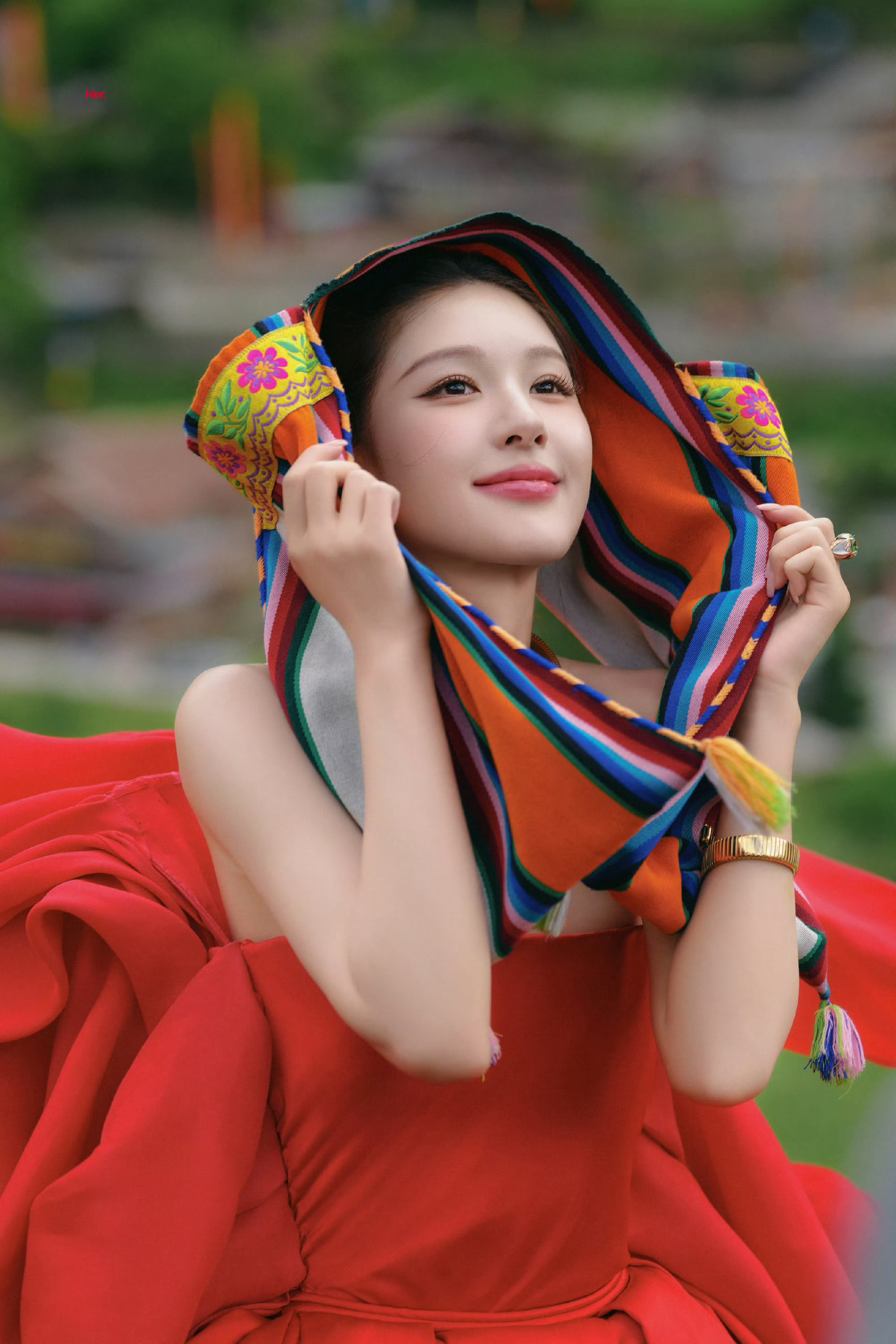 看内鱼工作室出图哪家强?VOGUE山谷假日 我感觉赵露思和林允儿家拍的大片 最好