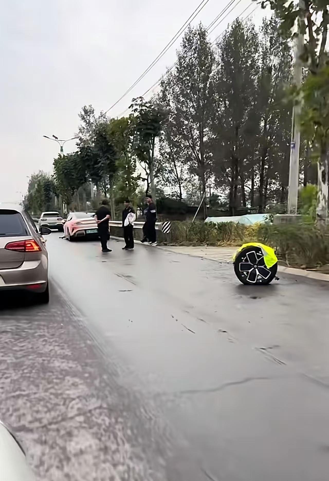 米奇妙妙车绝了，车轮也能做防撞三脚架？ ​​​
