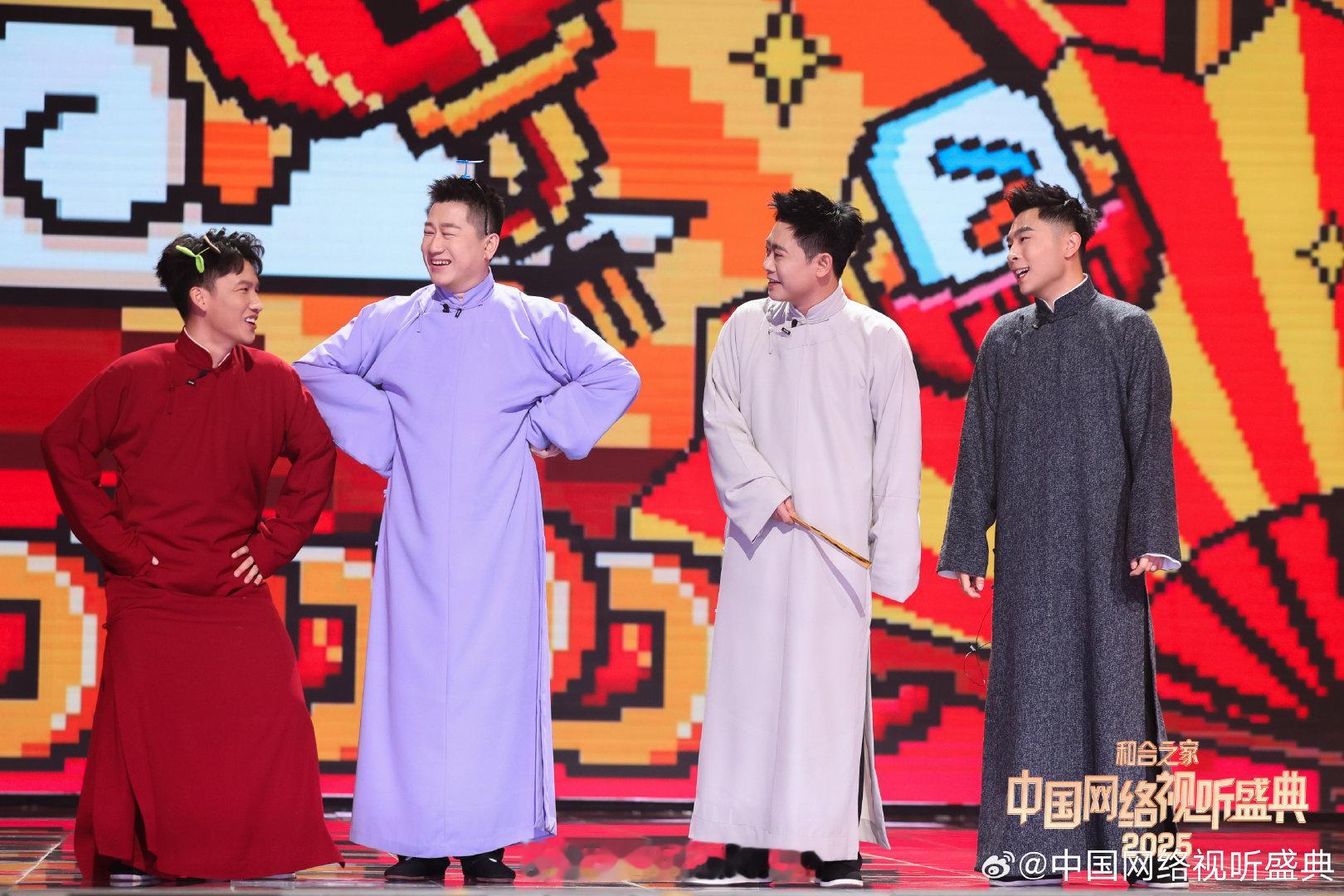 扇子🪭是扇子哈🪭小图我还以为……是……衣服上的褶儿[doge] 