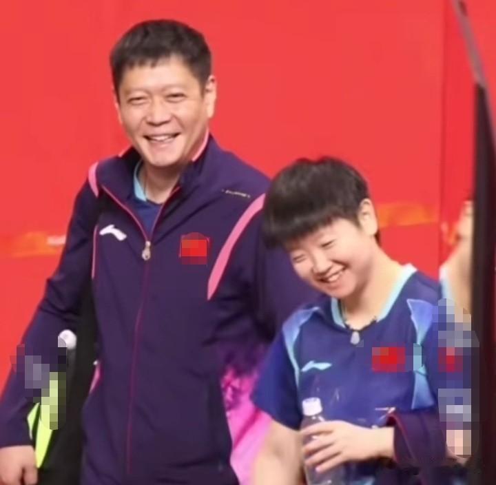 9.26开心下班的莎宝和co爹。今天上午女单比赛莎莎4：0z战胜泰国选手帕拉南晋